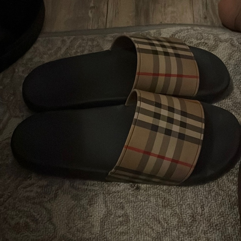 burberry slides